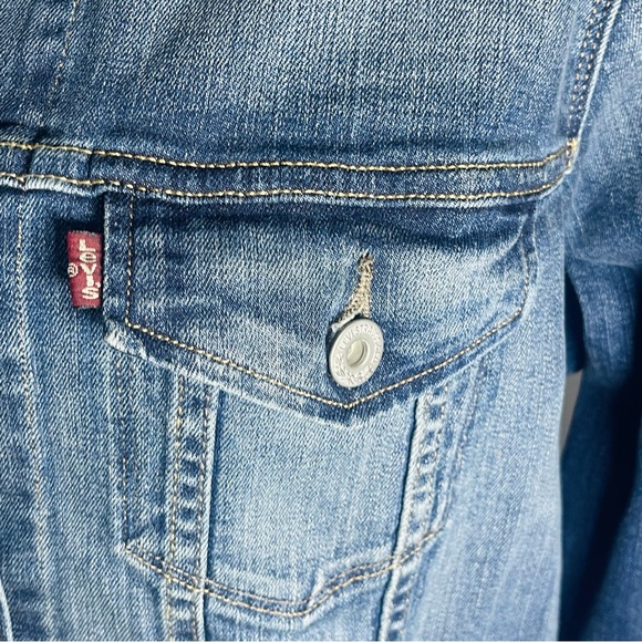 Levi’s Women’s Original Trucker Denim Jean Jacket Medium Wash Sz L - Picture 2 of 16